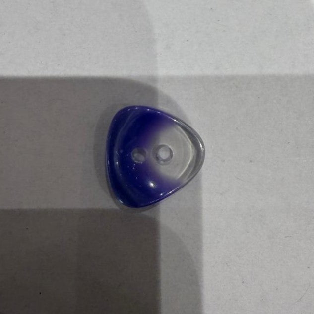 Polyester button 2-holes Triangle 15mm